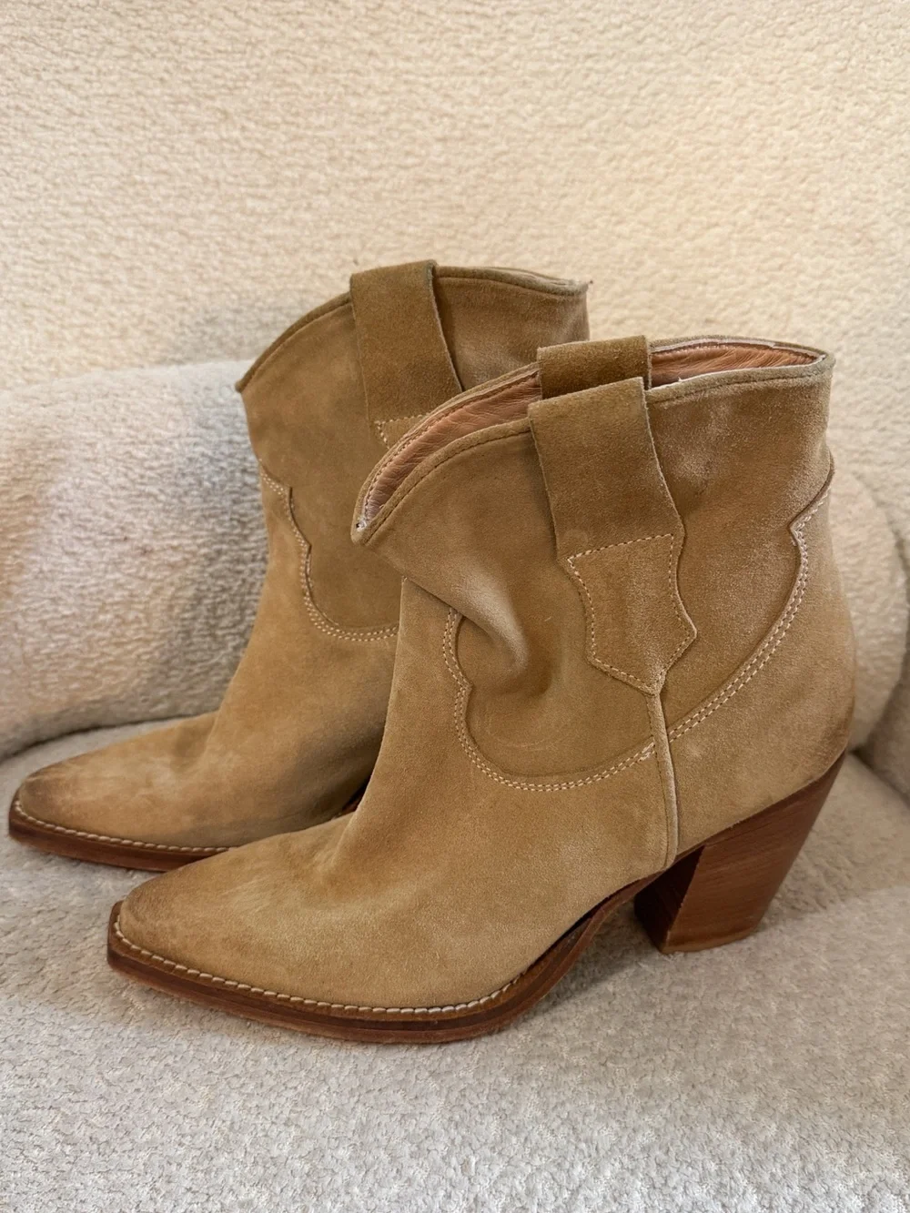 Steve Madden Vero Cuoio Italy Tan Pointed Toe Western Suede Bootie size 7